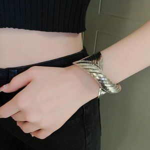 Elegant Queen Spiral Stripe Stainless Steel Twist Silver Plated Cuff Bracelet…